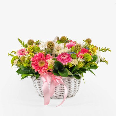 https://speakingroses.com.cy/Basket-with-mixed-flowers-